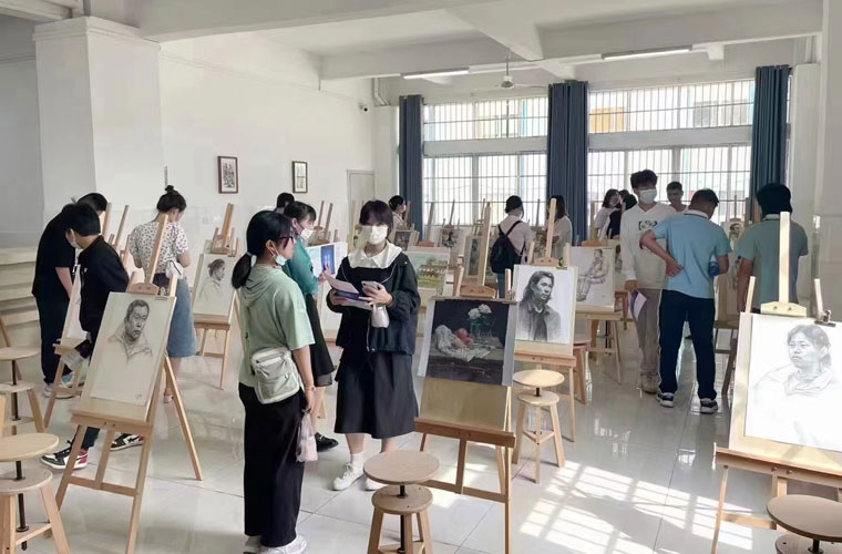 重庆人文艺术职业学校高考美术集训时间