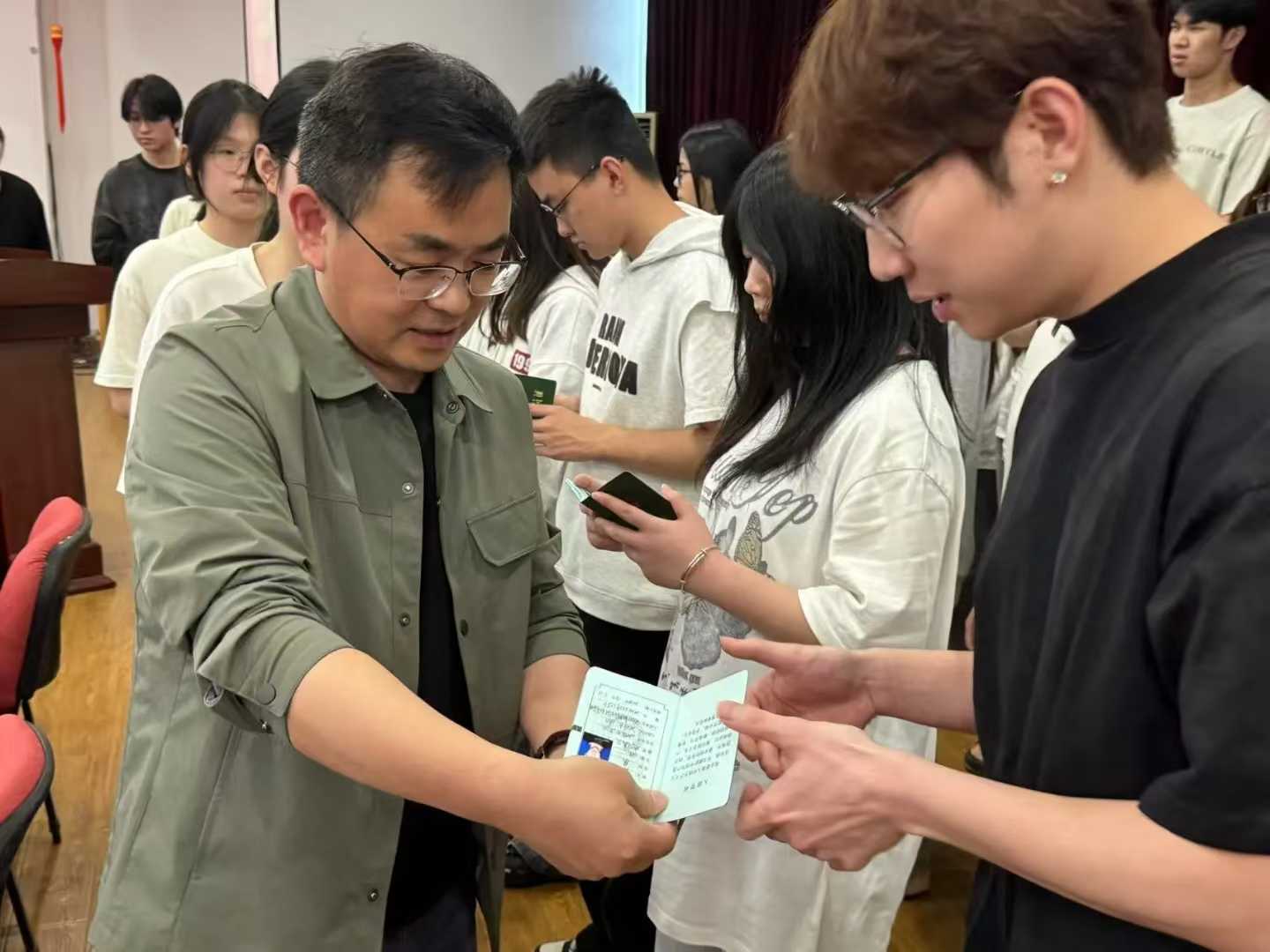 没参加高考想学工商企业管理专业（面向全国招生的全日制学校）
